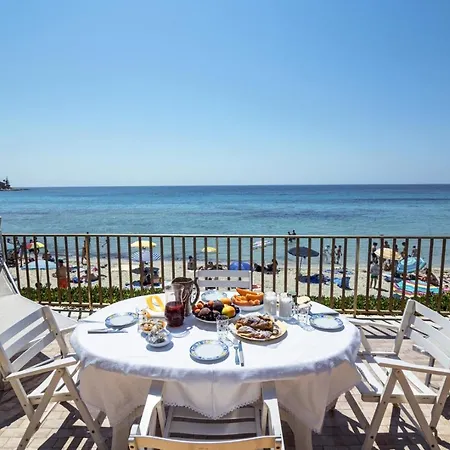 Seahorse, Fontane Bianche, Siracusa, Beachfront, Great Wifi, Beautiful Garden Villa *