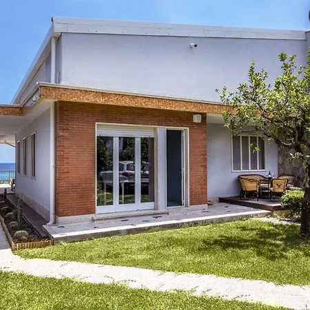 Villa Seahorse, Fontane Bianche, Siracusa, Beachfront, Great Wifi, Beautiful Garden *